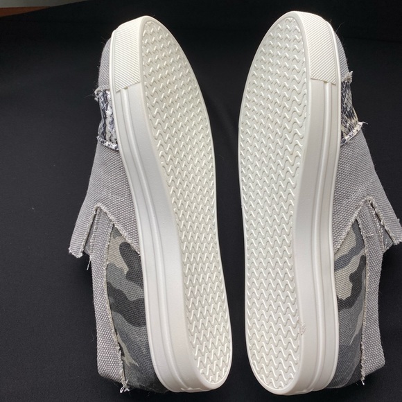 Canvas Multi-Print Shoes - size 8 - Picture 4 of 4